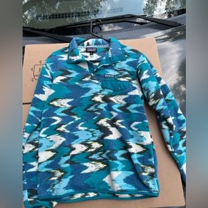 Women’s Patagonia pullover, size small!